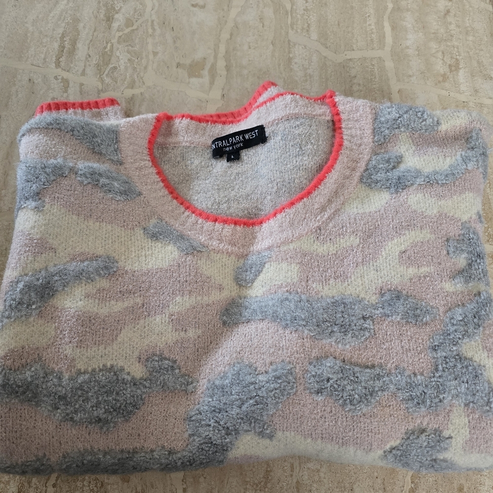 NWOT...textured sweater by Central Park West- sz lrg